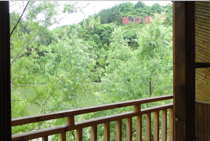臨江觀景陽(yáng)臺(tái) 臨江觀景陽(yáng)臺(tái)